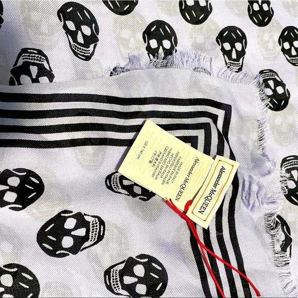 Authentic Alexander McQueen Biker Skull Scarf In Lilac/Black - Picture 7 of 10